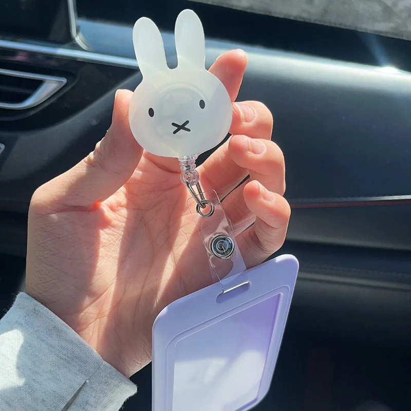 Kawaii Tech Accessories - Porta Identificaciones Kawaii Miffy con Carrete